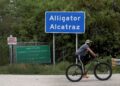 PAPAN tanda pusat tahanan imigresen ‘Aligator Alcatraz’ di Florida. - AFP