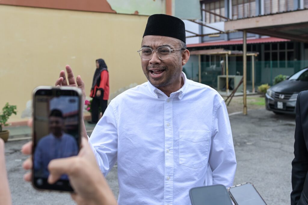 Ex-Husband Withdraws Reconciliation Case with Singer Adira Suhaimi, Court Rejects Request