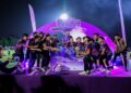BEKAS penyerang skuad kebangsaan, Safee Sali (tengah) menyampaikan hadiah kepada pemenang dalam Kejohanan MommyHana Safee Sali Superkids Cup 2026, kelmarin