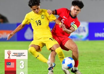 AKSI Malaysia menentang Singapura dalam aksi pembukaan Kumplan B Kejuaraan ASEAN B-19 di Medan, Indonesia.