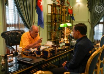 SULTAN Ibrahim berkenan menerima menghadap Datuk Onn Hafiz Ghazi di Istana Pasir Pelangi di Johor Bahru, hari ini.