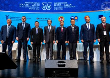 ANWAR Ibrahim ketika pembukaan  Forum Bisnes Rusia-ASEAN semasa Sidang Kemuncak Rusia-ASEAN ke-35 di Kazan, Rusia. - Ihsan PMO