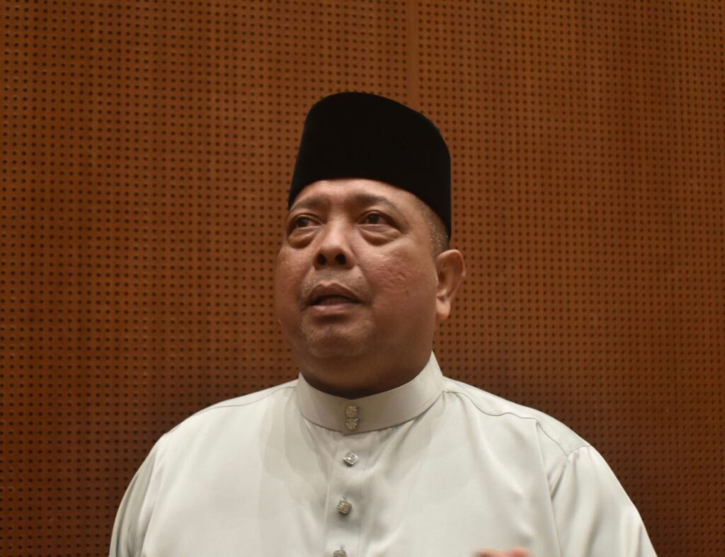 Perlis govt adopts 'wait and see' approach after Pas-UMNO meeting