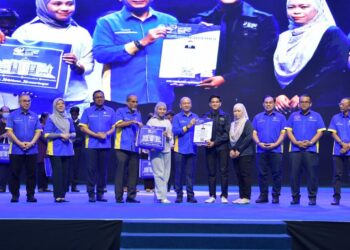 ZALIMAN Sauli pada program pendaftaran pelajar baharu Unimap peringkat diploma bagi sidang akademik 2026/2027 di kampus universiti tersebut di Arau, Perlis semalam.-UTUSAN/IZLIZAN OTHMAN