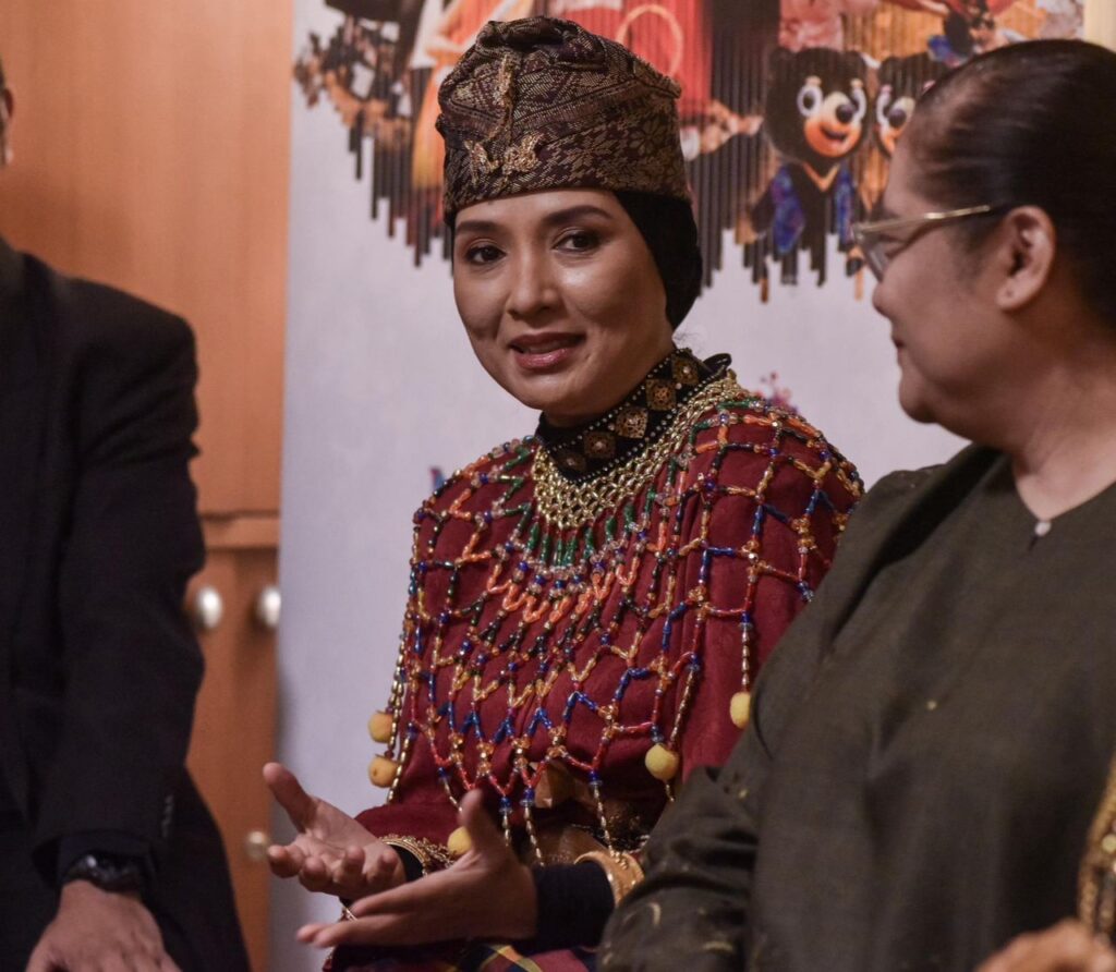 Theater students have advantages, learn human behavior and emotions - Vanidah Imran