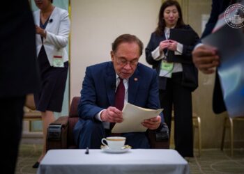 ANWAR Ibrahim menyampaikan ucaptama di Persidangan Antarabangsa Nikkei Future of Asia di Tokyo, Jepun bertajuk Navigating Strategic Uncertainty. PEJABAT PERDANA MENTERI