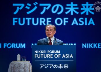 ANWAR Ibrahim menyampaikan ucaptama di Persidangan Antarabangsa Nikkei Future of Asia di Tokyo, Jepun bertajuk Navigating Strategic Uncertainty. PEJABAT PERDANA MENTERI