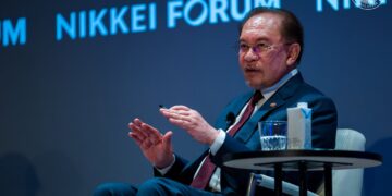 ANWAR Ibrahim menyampaikan ucaptama di Persidangan Antarabangsa Nikkei Future of Asia di Tokyo, Jepun bertajuk Navigating Strategic Uncertainty. PEJABAT PERDANA MENTERI
