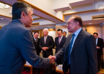 ANWAR Ibrahim mengadakan pertemuan dengan enam syarikat utama Jepun dan antarabangsa iaitu IBM Corporation, Mitsubishi Corporation, ENEOS Corporation, Shizen Energy Inc., DENSO Corporation dan Marubeni Corporation semasa lawatan kerja rasmi di Jepun, semalam. PEJABAT PERDANA MENTERI