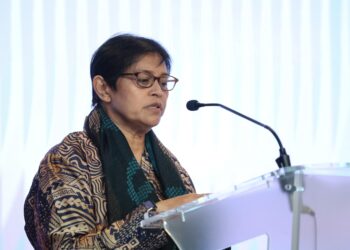 AZALINA Othman Said semasa menyampaikan ucapan perasmian Seminar Arbitrasi Islam di Pusat Arbitrasi Antarabangsa Asia (AIAC) di Kuala Lumpur, hari ini. -UTUSAN/AMIR KHALID