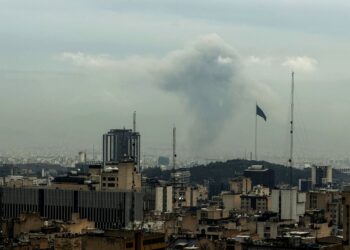 KEPULAN asap naik dari lokasi serangan di Teheran pada 16 Mac 2026. - AFP