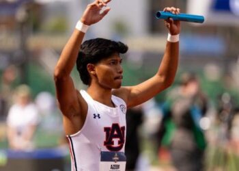 Muhammad Azeem Fahmi mempamerkan larian cemerlang membantu kuartet 4x100 meter Universiti Auburn layak ke final sekali gus mencipta rekod kejohanan di Grand Finals NCAA, Oregon, kelmarin. - FB AZEEM FAHMI