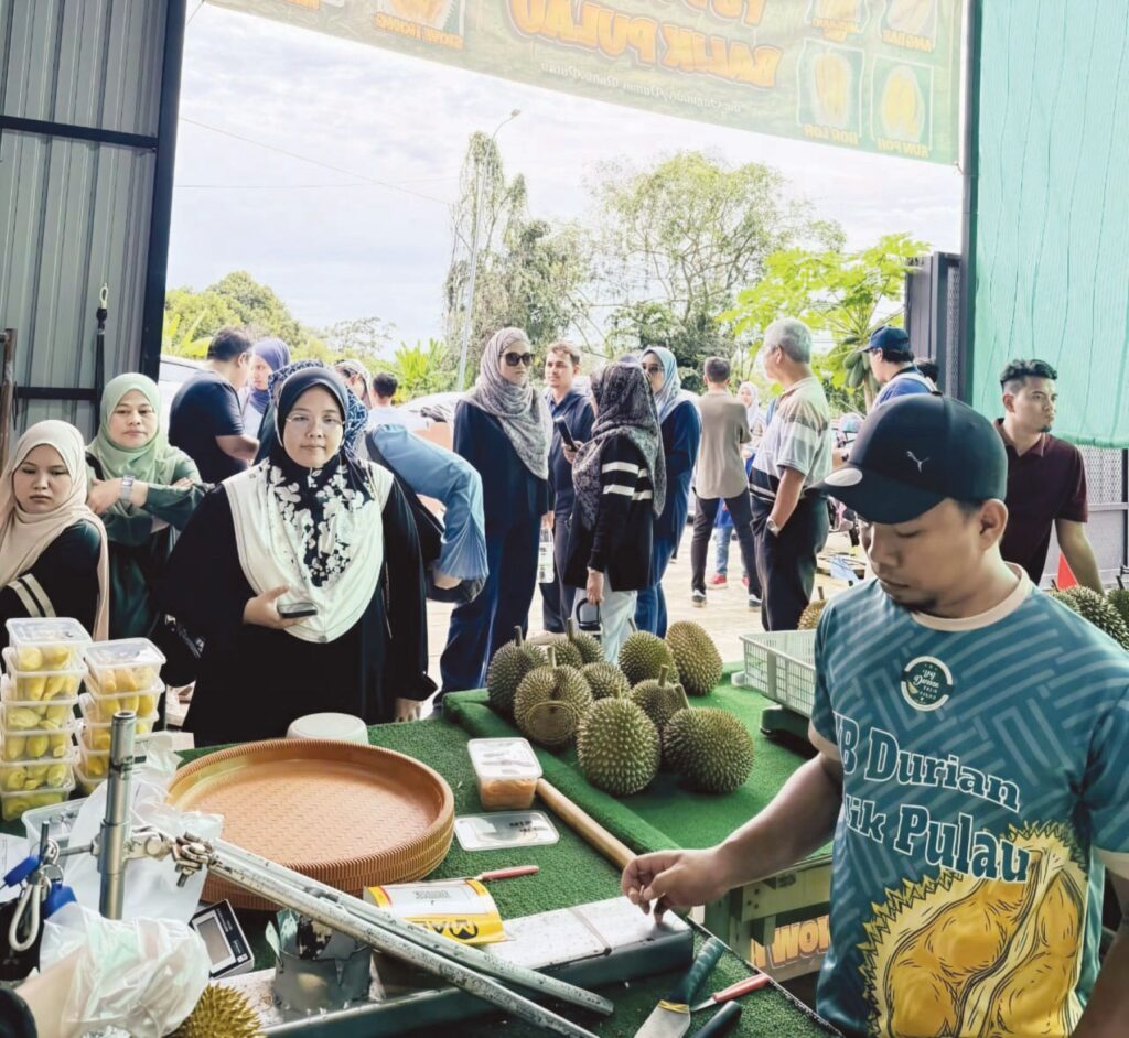 School Holiday Season Boosts Durian Sales in Balik Pulau