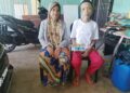 TUAN Mohd. Yusri Tuan Saidi bersama ibunya di Kampung Padang Tapong, Besut, Terengganu. – UTUSAN/WAN ZURATIKAH IFFAH
WAN ZULKIFLI