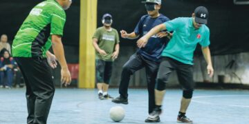 SUASANA perlawanan pertandingan futsal ‘buta’ tiga penjuru di padang futsal Universiti Sultan Zainal Abidin (UniSZA), Kuala Nerus, Terengganu. – UTUSAN/PUQTRA HAIRRY