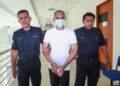 AMIRUL Amin Amirruddin dibawa
ke kamar Mahkamah Tinggi bagi mendengar keputusan pertuduhan membunuh kekasihnya, di Klang, semalam. - UTUSAN/AFIQ RAZALI