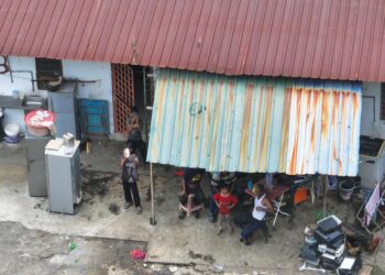 Sebuah lagi perkampungan haram etnik Rohingya didirikan di kawasan terpencil Sungai Tekali, Hulu  Langat berhampiran penempatan haram Rohingya yang tular baru-baru ini. – UTUSAN/SHIDDIEQIIN ZON