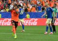 PEMAIN Belanda, Crysencio Summerville (kiri) meraikan jaringan dengan gaya tersendiri pada aksi kedua Kumpulan F menentang Sweden di Stadium Houston, hari ini.-AFP