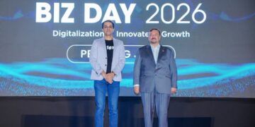 AMIR Hamzah (kanan) bersama Ketua Pegawai Eksekutif Kumpulan CTOS Digital Berhad, Ankur Sehgal ketika CTOS SME Biz Day di Hotel One World, Petaling Jaya. - UTUSAN/SADDAM YUSOFF