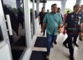 BADRUL Hisham Shaharin ketika hadir di Mahkamah Tinggi Seremban semalam bagi berdepan pertuduhan membuat hantaran hasutan terhadap institusi diraja Negeri Sembilan menerusi akaun Facebook miliknya.-UTUSAN/MOHD. SHAHJEHAN MAAMIN.