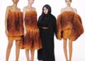 ellyana bersama barisan model yang memperagakan busana rekaannya.