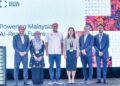 MENTERI Digital, Gobind Singh Deo (tiga dari kiri) dan Serene Nah (tiga dari kanan) merasmikan Digital Realty baru-baru ini. - UTUSAN/M.FIRDAUS M.JOHARI