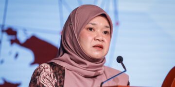 FADHLINA SIDEK