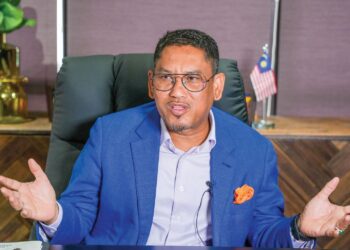 AHMAD FAIZAL AZUMU