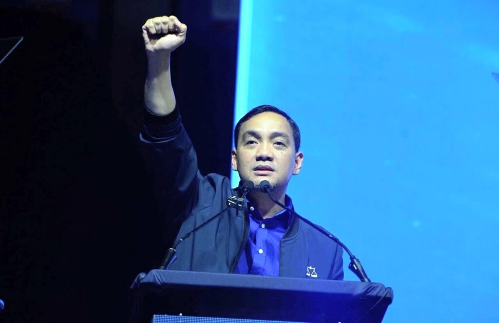Johor BN chairman announces manifesto, promises 200,000 jobs