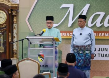 TUANKU Muhriz Ibni Almarhum Tuanku Munawir ketika hadir pada Majlis Sambutan Maal Hijrah Peringkat Negeri Sembilan Tahun 1448 Hijrah di Masjid Tuanku Muhriz di Bandar Seri Jempol, di Jempol, Negeri Sembilan semalam.-FB DATO' SERI UTAMA HAJI AMINUDDIN HARUN