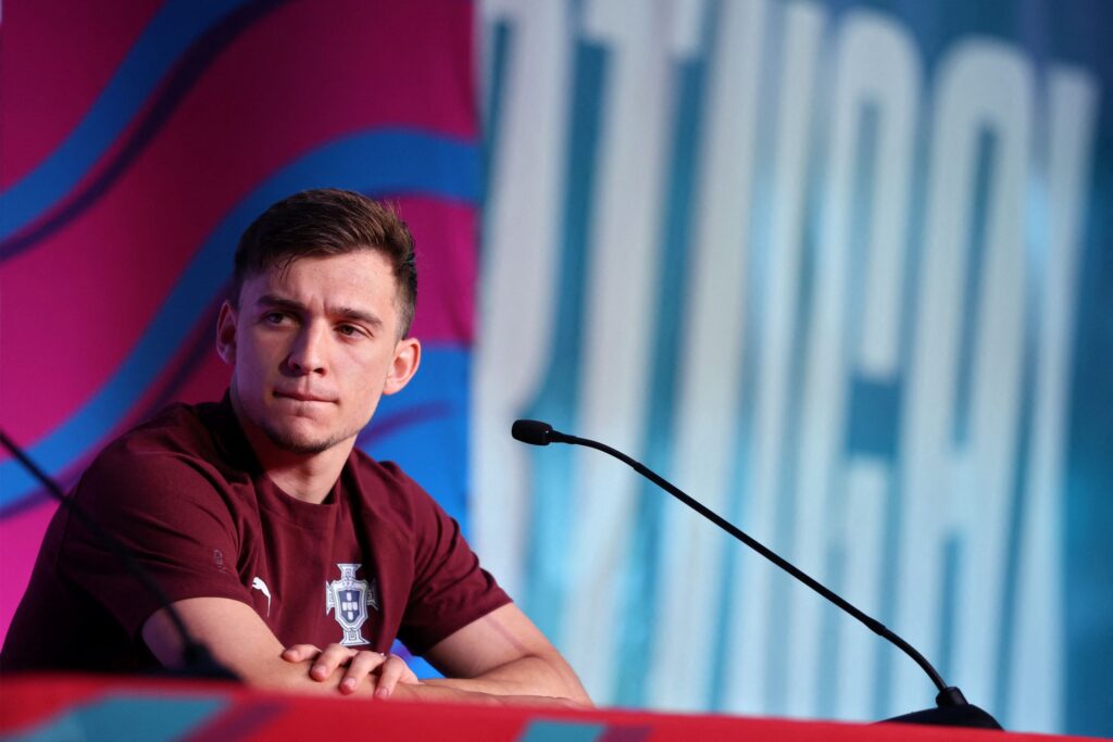 Francisco aims to avoid repeating father's World Cup disappointment
