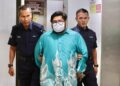 MUHAMMAD Izzudin Mohmad Asari semasa dibawa ke Mahkamah Sesyen Kuala Terengganu. - UTUSAN/PUQTRA HAIRRY