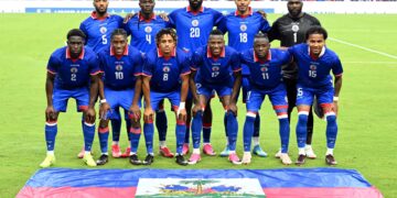 Hanya beberapa hari sebelum memulakan kempen Piala Dunia 2026, skuad kebangsaan Haiti diarah ubah reka bentuk jersi mereka. - AFP