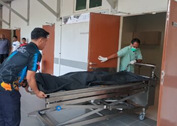 MAYAT Wan Shafuan Irfan Wan Harun dibawa ke Unit Forensik Hospital Dungun, Terengganu.
