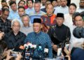 AMINUDDIN Harun semasa sidang akhbar di Kediaman Rasmi Menteri Besar Negeri Sembilan di Seremban.-UTUSAN/MOHD. SHAHJEHAN MAAMIN.