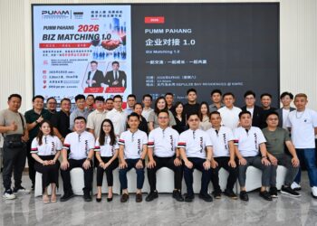 JASON Tee (duduk, lima dari kiri) bersama barisan kepimpinan PUMM Pahang pada sesi Padanan Perniagaan 1.0 di Repulse Bay Residences, Tanjung Lumpur di Kuantan, Pahang.