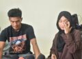 Pix

NORASIKIN Hasin (kanan) mengesat air mata ketika menceritakan situasi anaknya berusia 12 tahun yang didakwa menjadi mangsa buli di kediamannya di Chuping, Padang Besar, Perlis semalam.-UTUSAN/ASYRAF MUHAMMAD