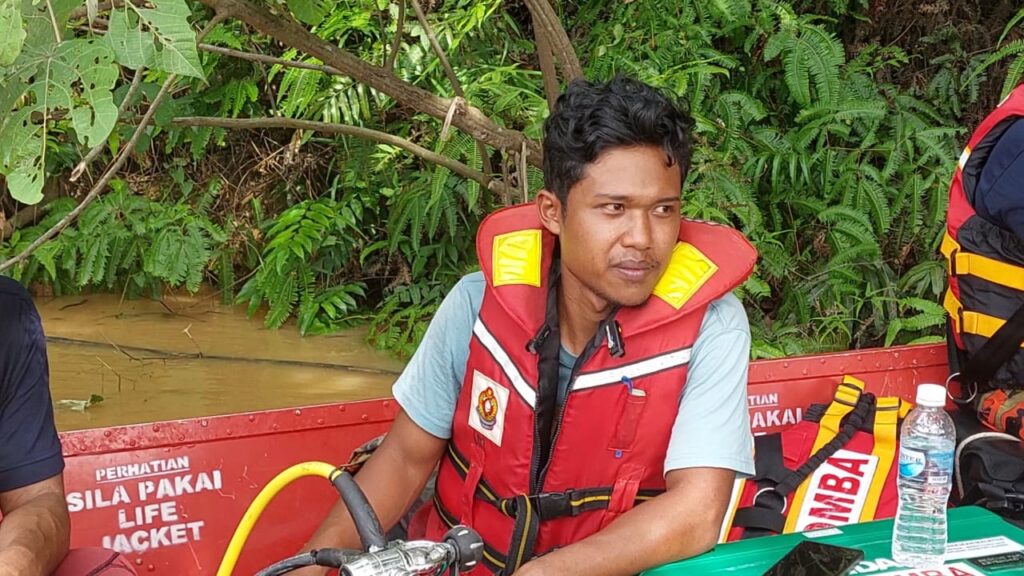 Friend watches helplessly as man drowns after falling from boat in Malaysia