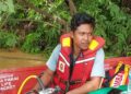 BADRUL Afiq Jaillany Zam Zam rakan kepada Muhammad Firdaus Zuharsema yang hilang dan dikhuatiri lemas di Sungai Kobat, dekat Taman Impian di Kuantan, Pahang.