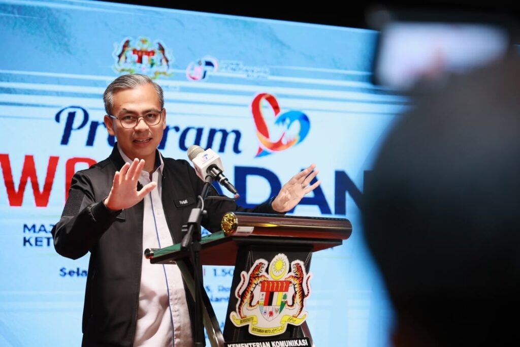 Communications Minister Advises J-Kom Chief Against Information Manipulation