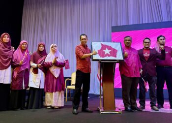 ZAMANI Ibrahim melancarkan Majlis Pelancaran Jentera dan Persiapan PRN Berjasa Negeri Sembilan di Seremban, hari ini. -UTUSAN / NOR SHAFIQAH MOHD. GHAZALI