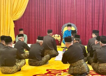 TUNKU Ali Redhauddin Tuanku Muhriz ketika Majlis Istiadat Mengadap Datuk-Datuk Adat Luak Rembau di Istana Besar Seri Menanti di Kuala Pilah, hari ini. - UTUSAN / NOR SHAFIQAH MOHD GHAZALI.
