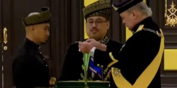 MOHD. Azizulhasni Awang dikurniakan Darjah Bakti (DB) oleh Yang di-Pertuan Agong, Sultan Ibrahim sempena Hari Keputeraan Rasmi Seri Paduka Baginda di Istana Negara, hari ini.