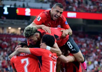 Mahmoud Hassan Trezeguet meraikan gol ketiga Mesir ketika membantu pasukan itu melakar kemenangan bersejarah 3-1 ke atas New Zealand dalam aksi Kumpulan G Piala Dunia 2026 di Stadium BC Place, Vancouver sekali gus menghidupkan peluang mara ke pusingan kalah mati. - AFP