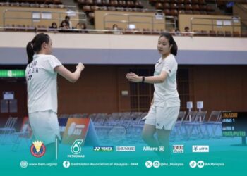 Genevie Lim-Low Zi Yu yang tidak berdepan masalah mengetepikan Selsi Josika-Aurelia Syakira Putri 22-15. - IHSAN BAM