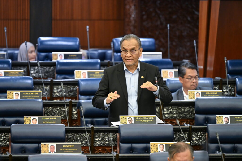 Malaysia to Offer Permanent Posts to 4,500 Contract Doctors