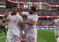 PEMAIN pertahanan Iran, Ramin Rezaeian (kiri) meraikan jaringan gol dengan rakan sepasukan dalam aksi Kumpulan G Piala Dunia 2026 menentang New Zealand di Stadium Los Angeles, Inglewood, semalam. Perlawanan berakhir dengan seri 2-2. – AFP