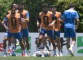 PEMAIN-Pemain Iran menjalani sesi latihan menjelang aksi kedua berdepan Belgium, awal pagi esok.-AFP