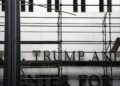 NAMA Trump dirutunkan dari Pusat Kennedy, Washington. - AFP