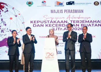 FADHLINA Sidek merasmikan Simposium Antarabangsa Kepustakaan, Terjemahan dan Kecerdasan
Buatan (LiTr.AI) di Wisma Dewan Bahasa dan Pustaka di Kuala Lumpur, semalam. – UTUSAN/MUHAMAD
IQBAL ROSLI